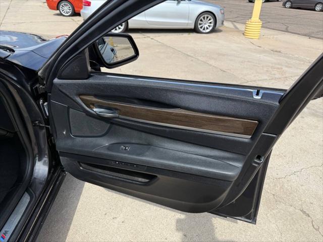 Photo of 2012 Gray BMW 750