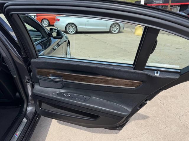 Photo of 2012 Gray BMW 750