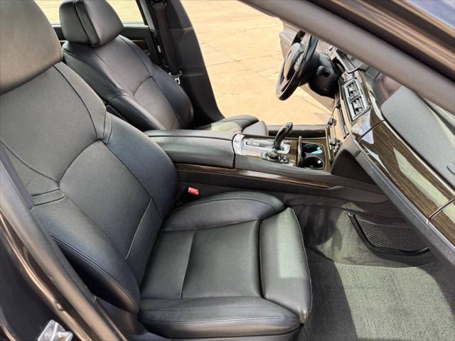 Photo of 2012 Gray BMW 750