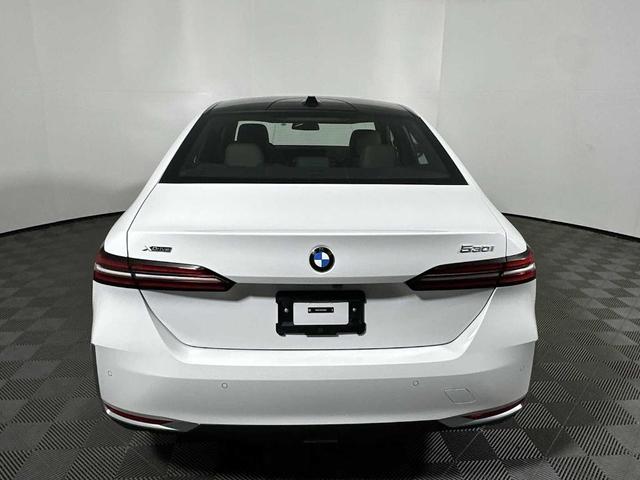Photo of 2026 Alpine White BMW 530