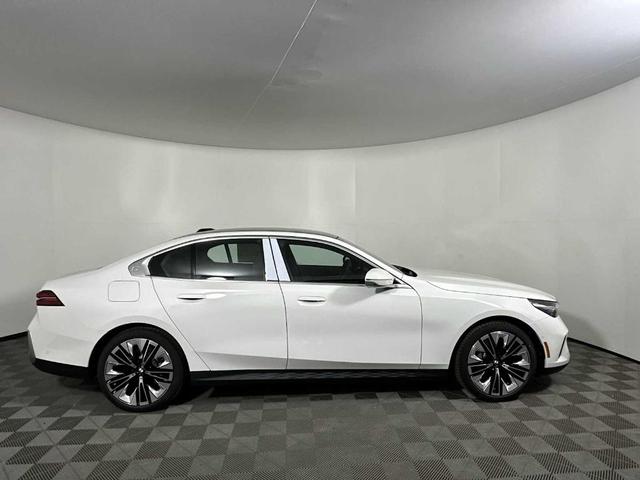Photo of 2026 Alpine White BMW 530