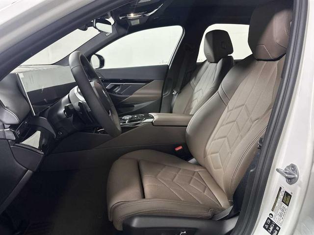 Photo of 2026 Alpine White BMW 530