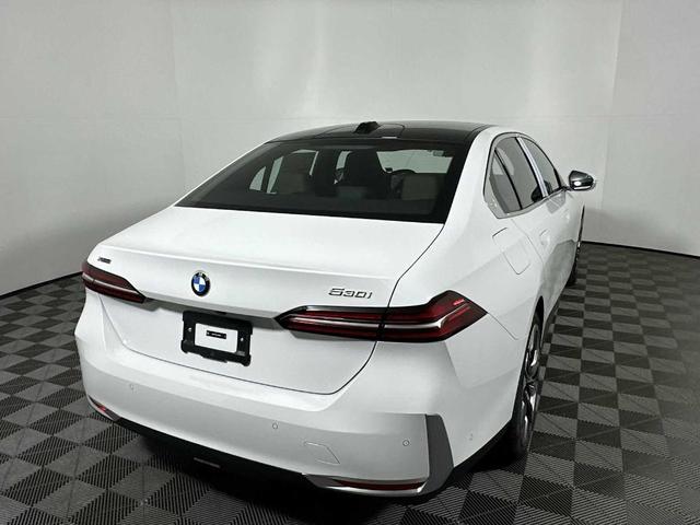 Photo of 2026 Alpine White BMW 530