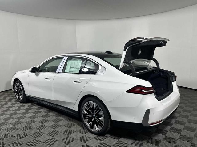 Photo of 2026 Alpine White BMW 530