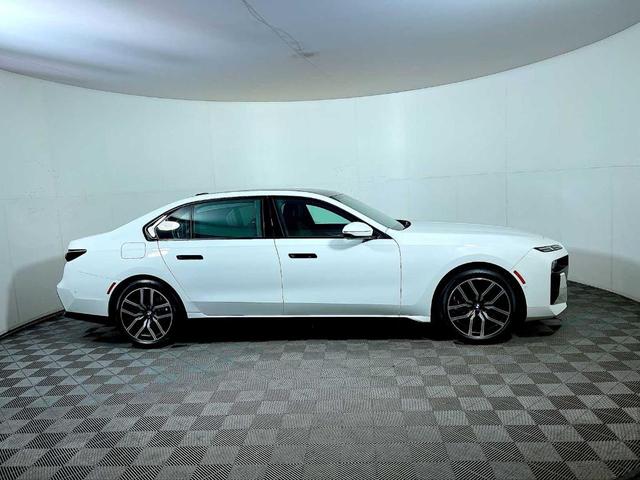 Photo of 2025 Alpine White BMW 740