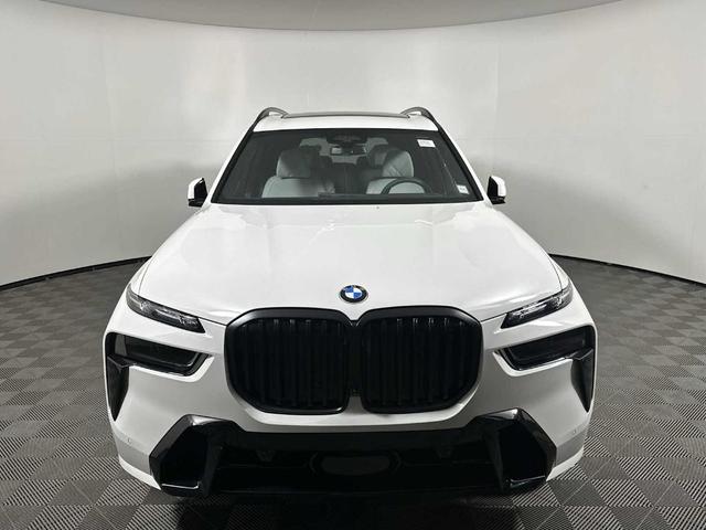 Photo of 2026 Alpine White BMW X7