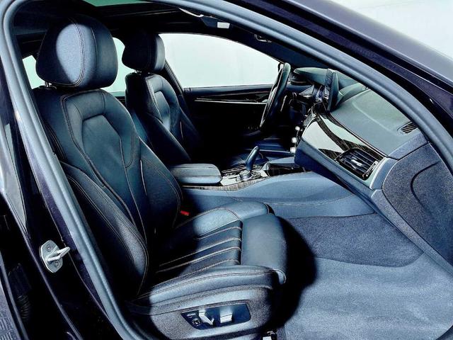 Photo of 2022 Dark Graphite Metallic BMW 530