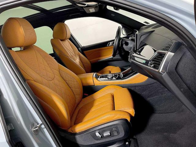 Photo of 2024 Gray Metallic BMW X5