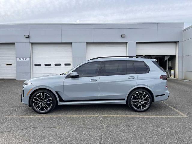Photo of 2024 Gray Metallic BMW X7