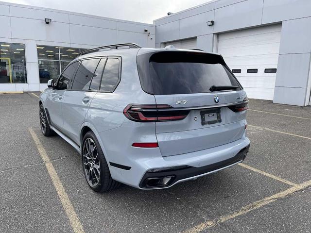 Photo of 2024 Gray Metallic BMW X7