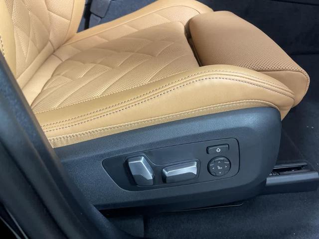Photo of 2024 Black Sapphire Metallic BMW X5