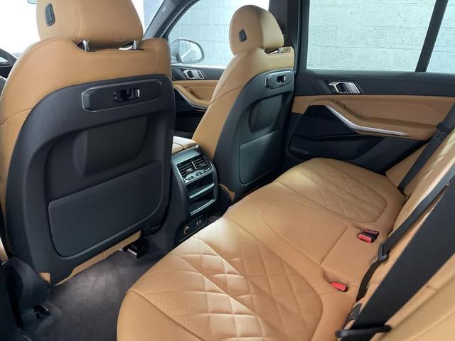 Photo of 2024 Black Sapphire Metallic BMW X5