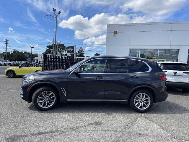 Photo of 2023 Dark Graphite Metallic BMW X5