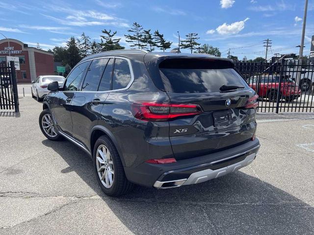 Photo of 2023 Dark Graphite Metallic BMW X5