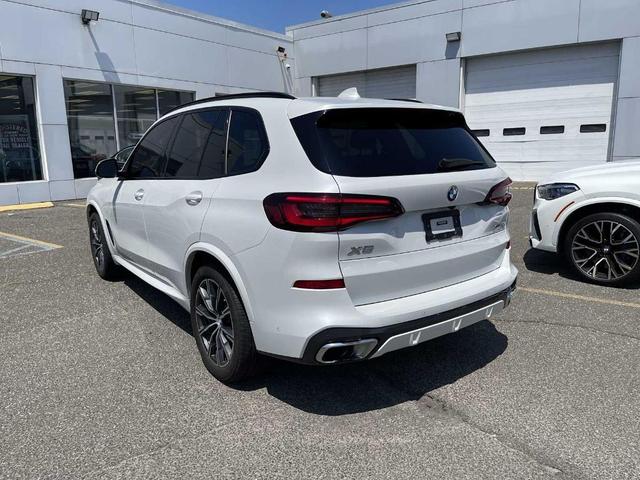 Photo of 2023 Mineral White Metallic BMW X5