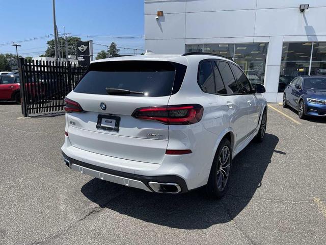 Photo of 2023 Mineral White Metallic BMW X5