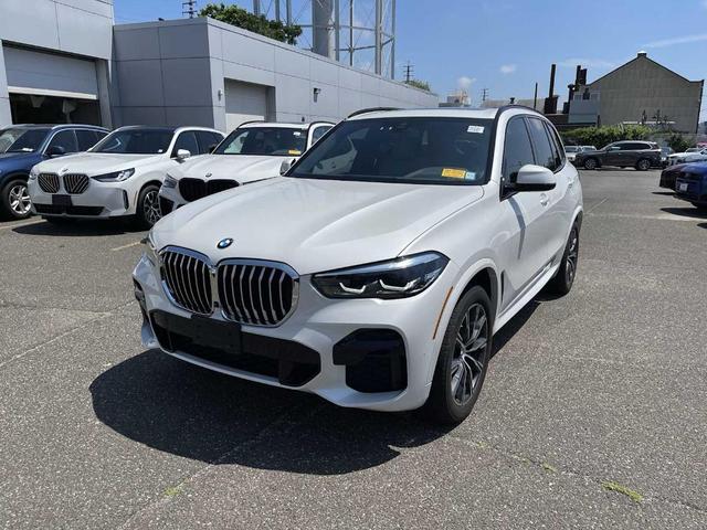 Photo of 2023 Mineral White Metallic BMW X5