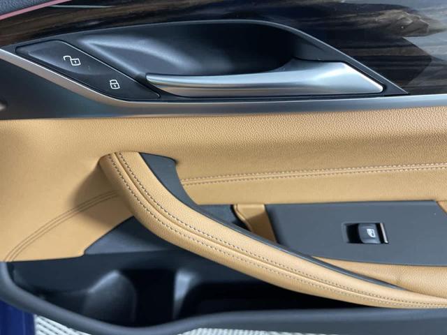 Photo of 2022 Phytonic Blue Metallic BMW 530