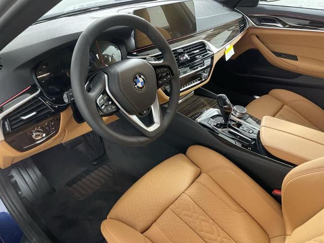 Photo of 2022 Phytonic Blue Metallic BMW 530