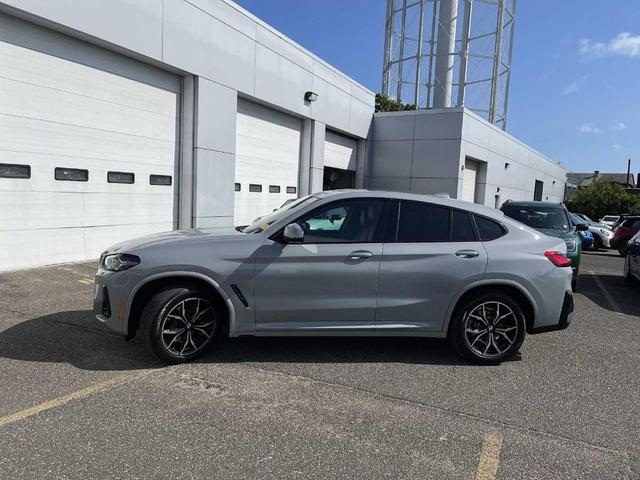 Photo of 2023 Gray Metallic BMW X4