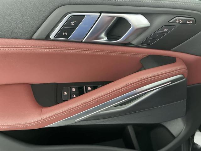 Photo of 2022 Jet Black BMW X6