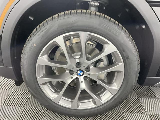 Photo of 2022 Jet Black BMW X6