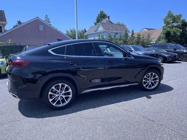 Photo of 2022 Jet Black BMW X6