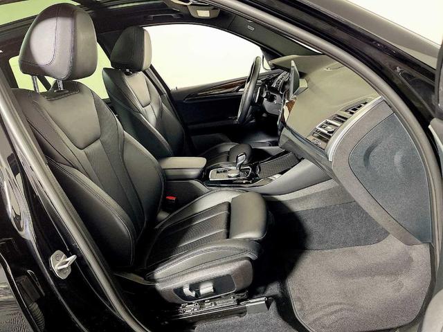 Photo of 2022 Jet Black BMW X3