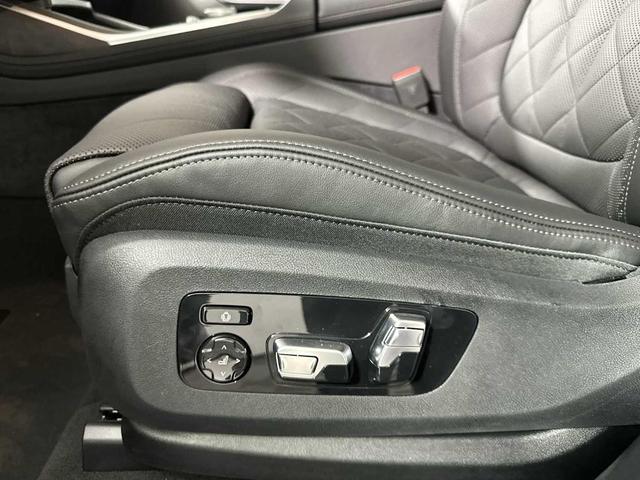 Photo of 2026 Aventurin Red Metallic BMW X7