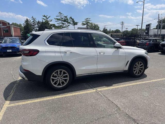 Photo of 2022 Alpine White BMW X5