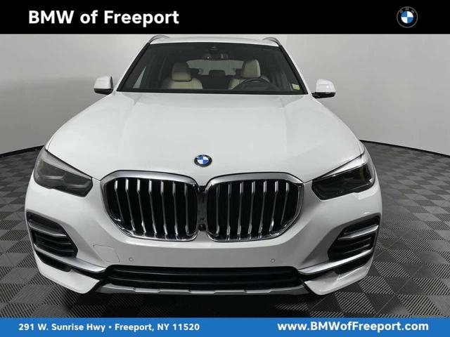 Photo of 2022 Alpine White BMW X5