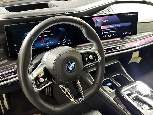Photo of 2024 Black Sapphire Metallic BMW i7