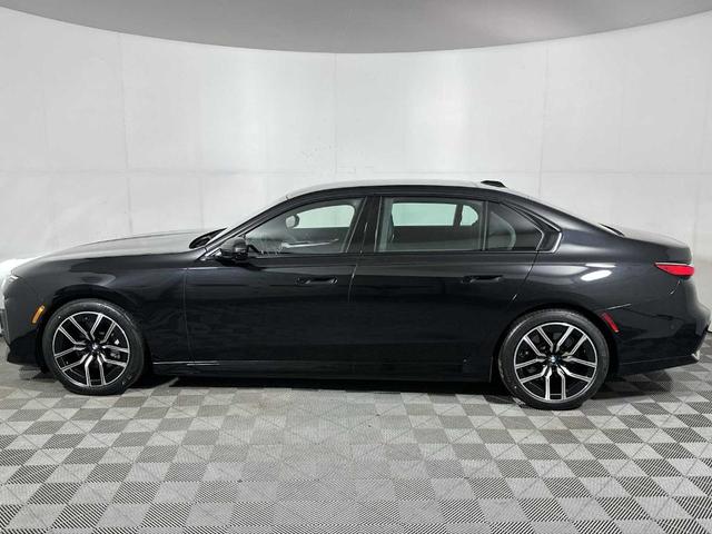 Photo of 2024 Black Sapphire Metallic BMW i7