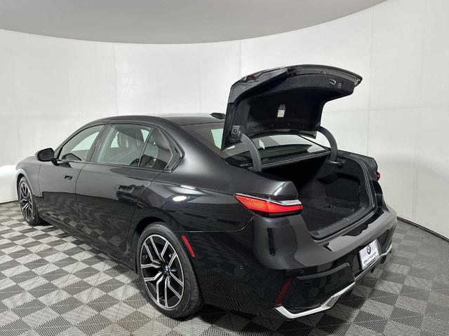 Photo of 2024 Black Sapphire Metallic BMW i7