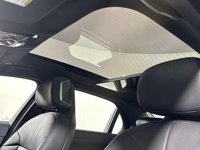 Photo of 2024 Black Sapphire Metallic BMW i7