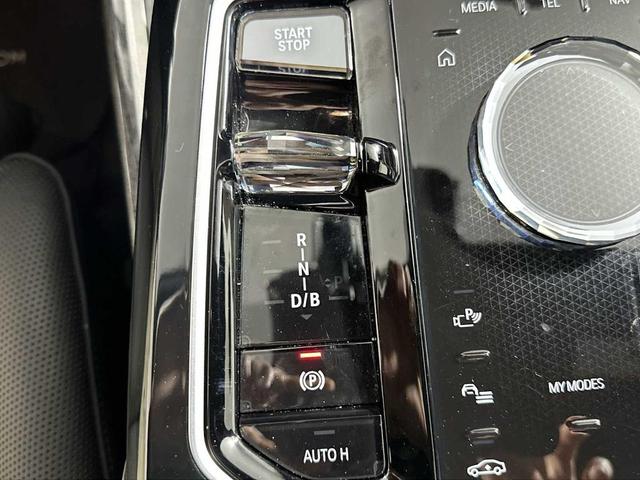 Photo of 2024 Black Sapphire Metallic BMW i7
