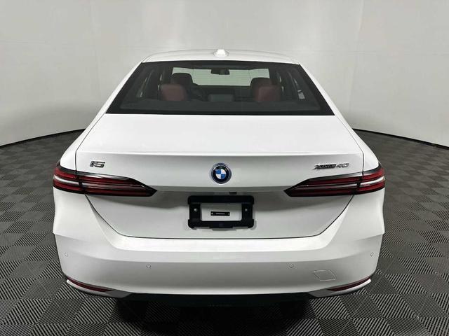 Photo of 2026 Alpine White BMW i5