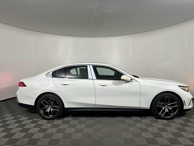 Photo of 2026 Alpine White BMW i5