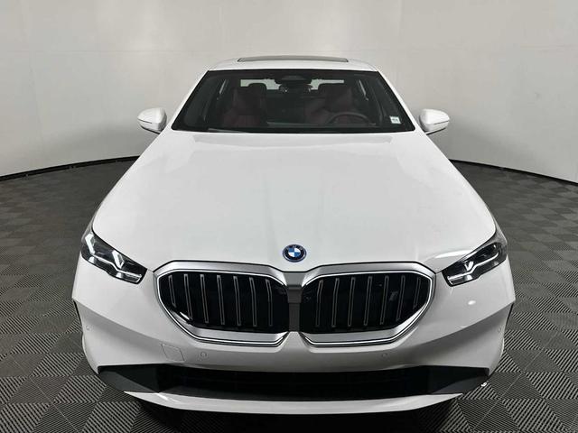 Photo of 2026 Alpine White BMW i5