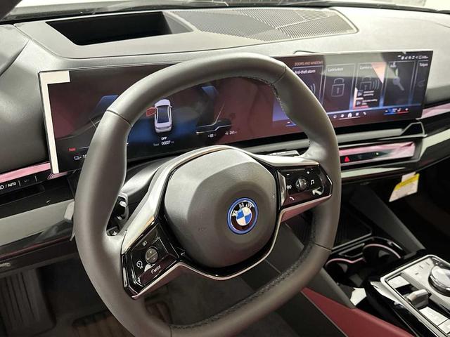 Photo of 2026 Alpine White BMW i5