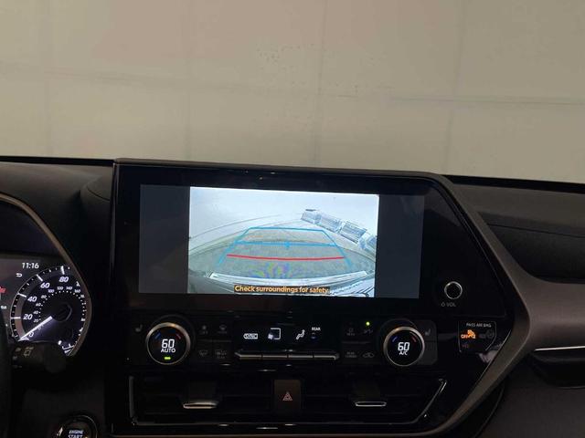 Photo of 2023 Midnight Black Metallic Toyota Highlander