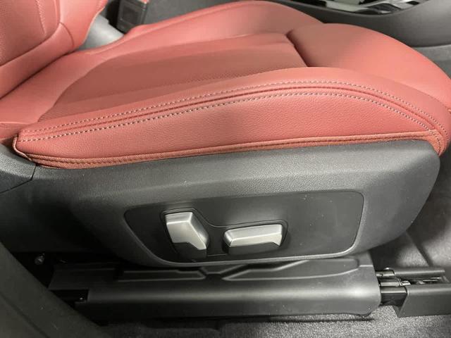 Photo of 2022 Mineral White Metallic BMW X3