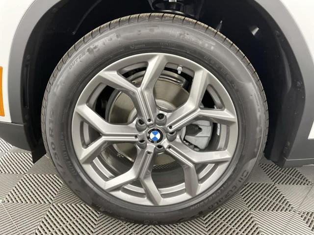 Photo of 2022 Mineral White Metallic BMW X3