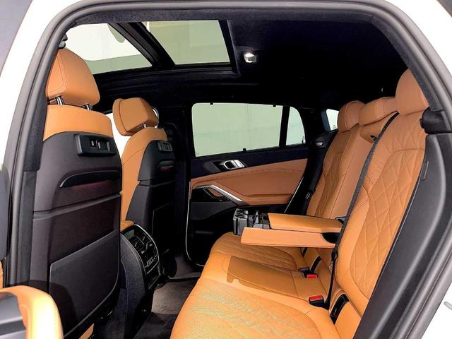 Photo of 2023 Alpine White BMW X6