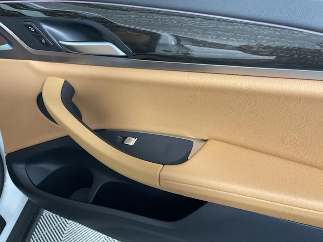 Photo of 2023 Alpine White BMW X4