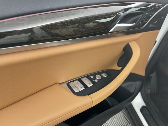 Photo of 2023 Alpine White BMW X4