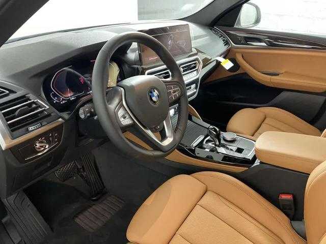 Photo of 2023 Alpine White BMW X4