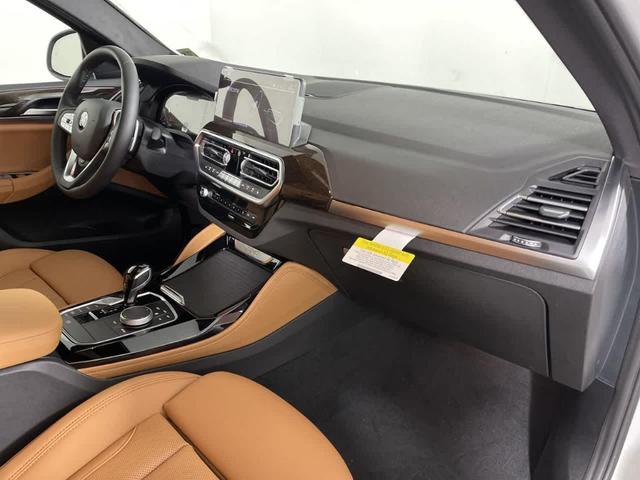 Photo of 2023 Alpine White BMW X4
