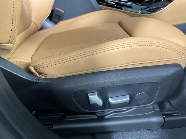 Photo of 2023 Alpine White BMW X4