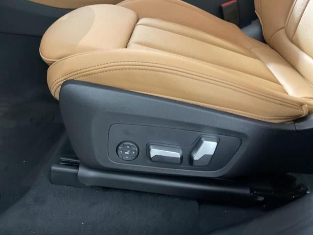 Photo of 2023 Alpine White BMW X4
